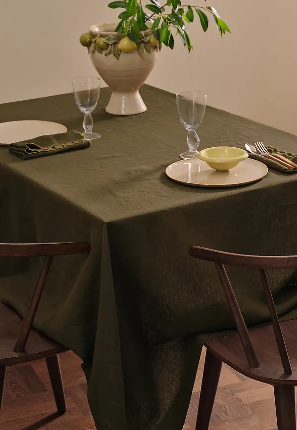 Grön Ellos Home-bordsduk i snygg modell.