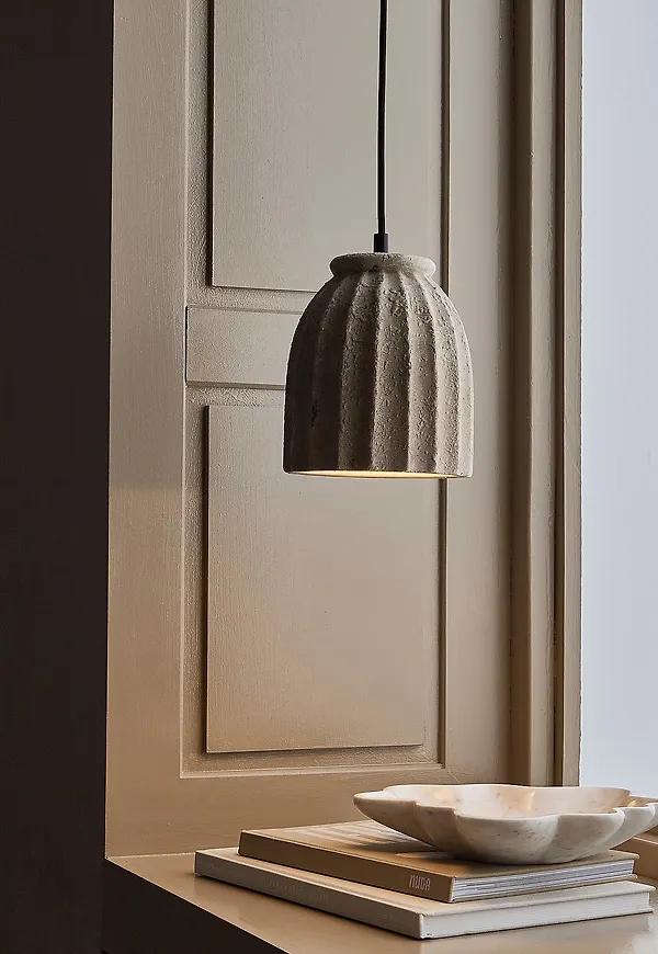 Exklusiv beige lampa 2026 från Ellos Home.