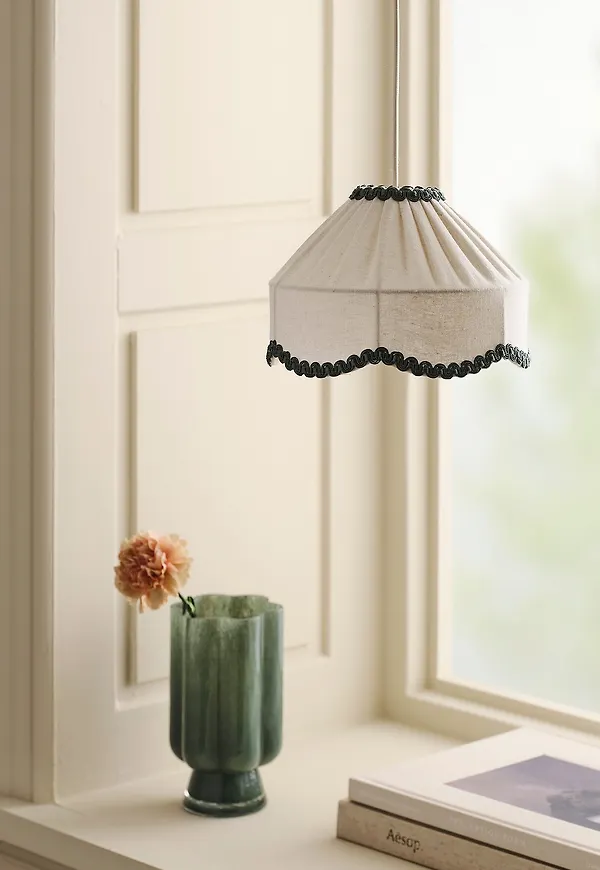 Otroligt fin Lampa som passar bra vid många olika tillfällen.