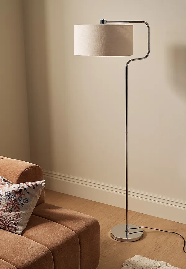 Snygg Lampa som passar bra vid många olika tillfällen.