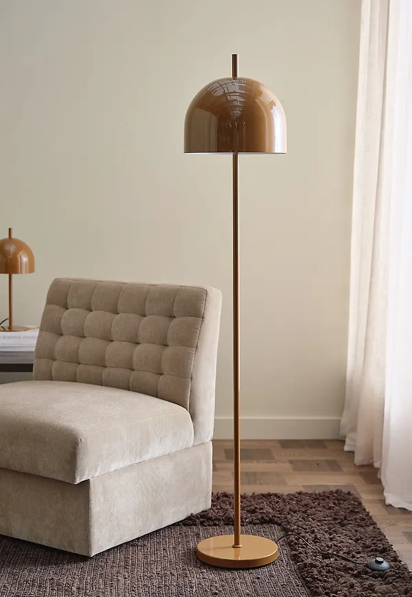 Snygg lampskärm i brunt från Ellos Home.