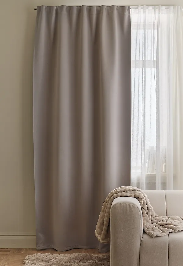 Beige Ellos Home-gardin i riktigt snygg modell.