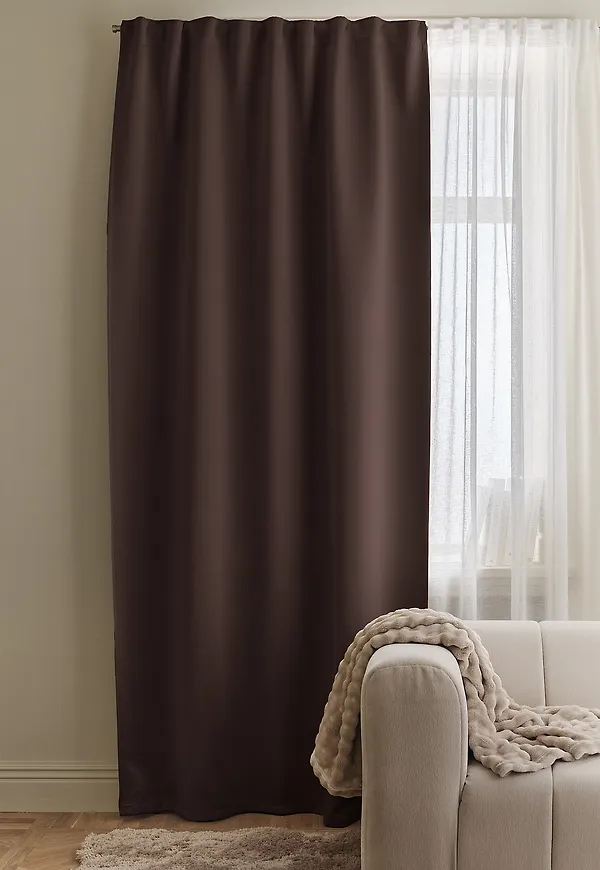 Skön Gardin som passar bra vid många olika tillfällen.