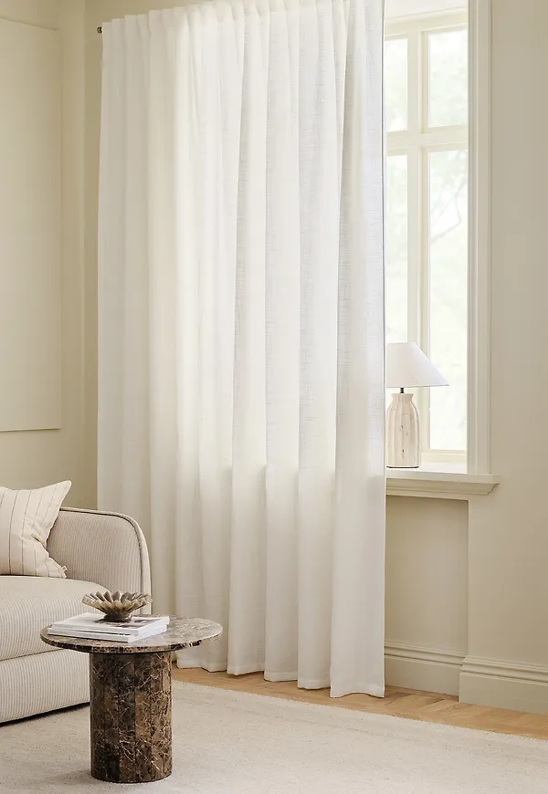 Mysig vit gardin 2026 från Ellos Home.