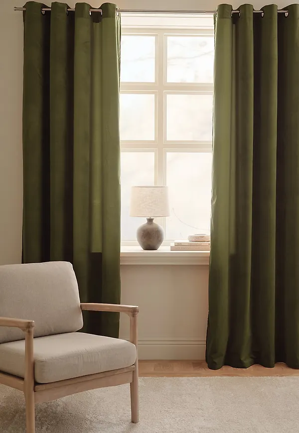 Klassisk gardin i grönt från Ellos Home.