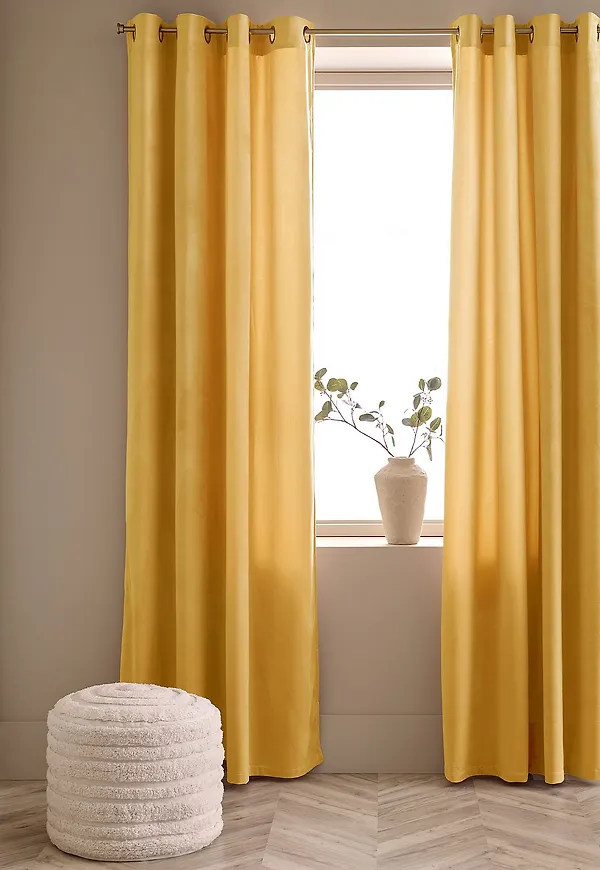 Gul Ellos Home-sammetsgardin i elegant modell.