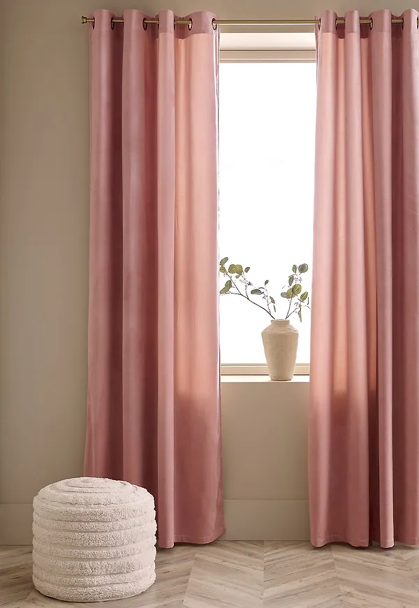 Sammetsgardin som passar perfekt till våren 2026!