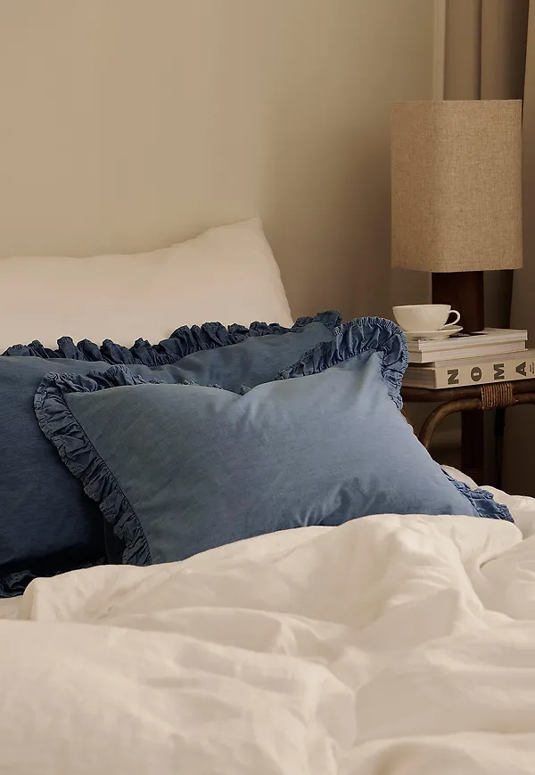 Moderiktig sängkläder i bomull från Ellos Home.