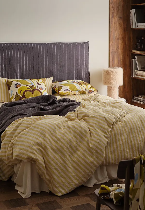 Vacker ellos gardin i gul färg gjord i bomull.