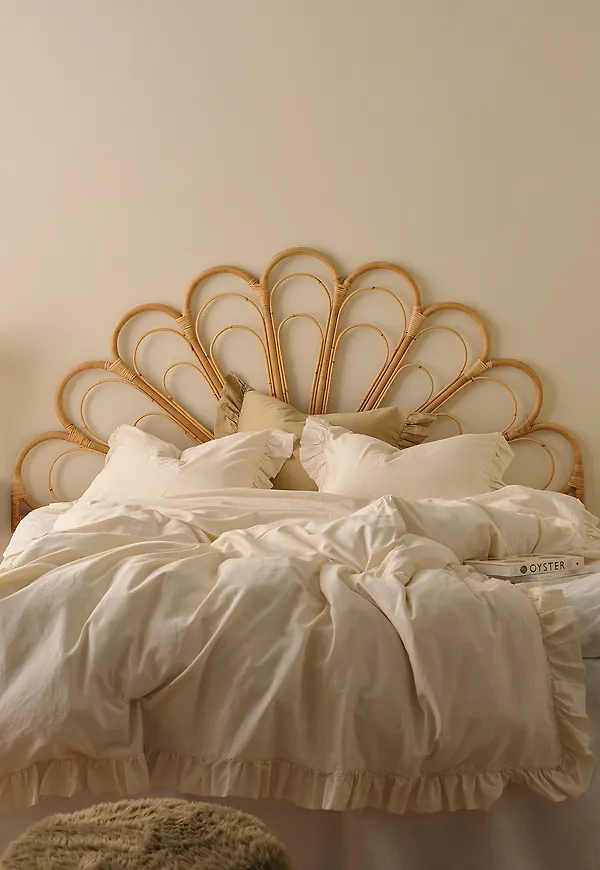 Fantastiskt snygg beige säng 2026 från Ellos Home.