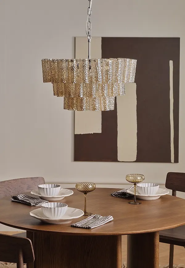 Fantastiskt snygg Lampa som passar bra vid många olika tillfällen.