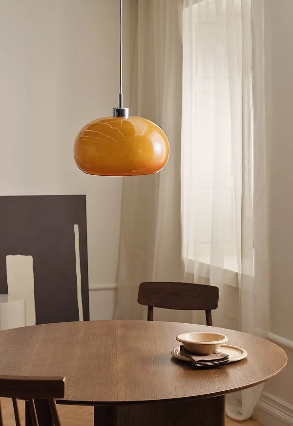 Cool brun lampa 2026 från Ellos Home.