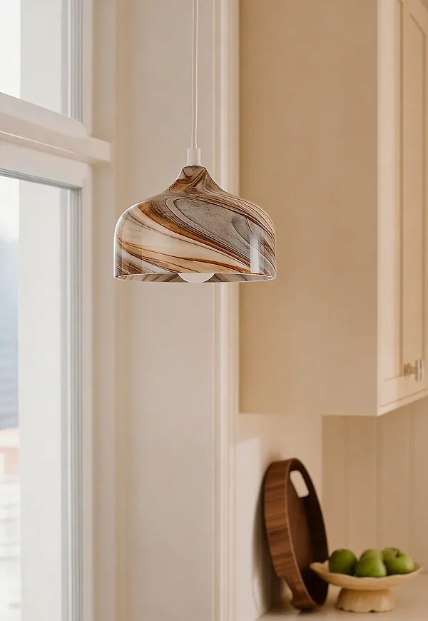 Elegant brun lampa 2026 från Ellos Home.