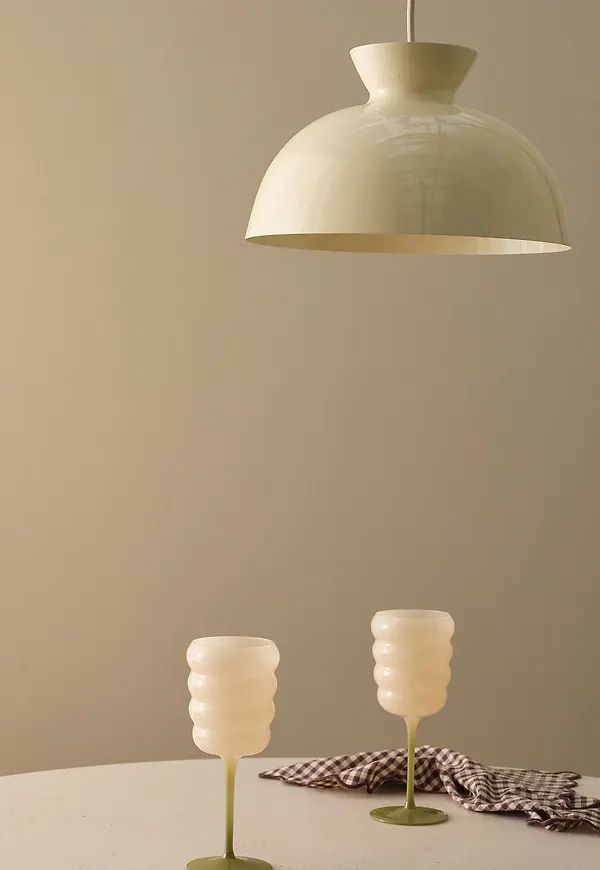 Fantastiskt fin Lampa som passar bra vid många olika tillfällen.