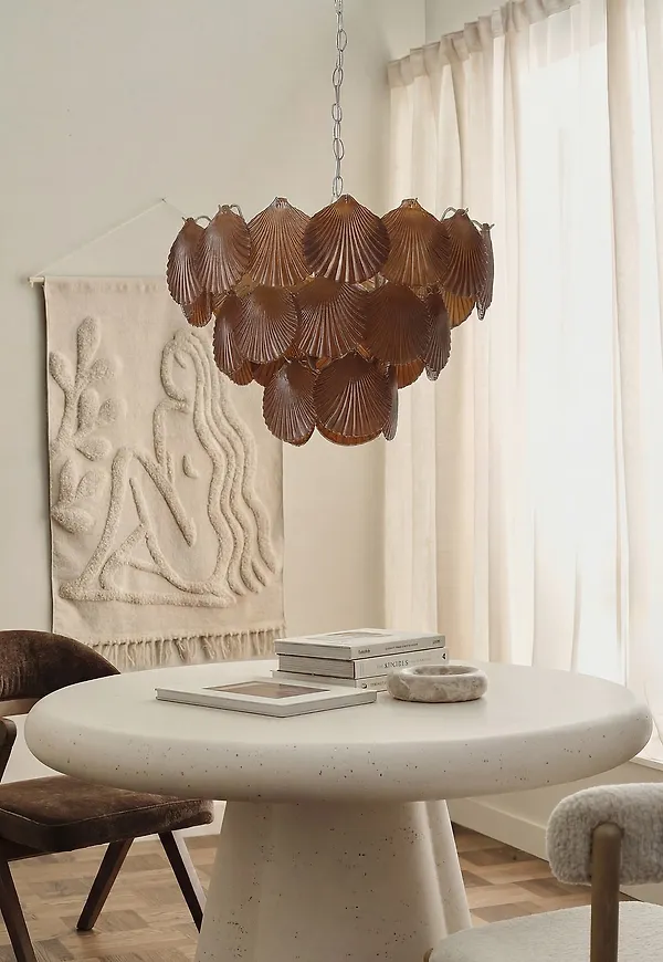 Fantastiskt snygg silver lampa 2026 från Ellos Home.
