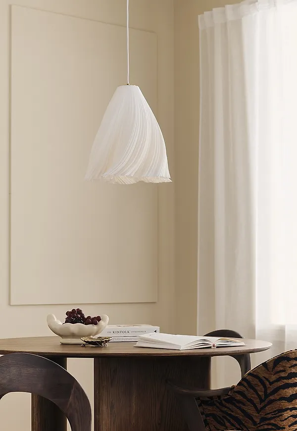 Klassisk taklampa i vitt från Ellos Home.