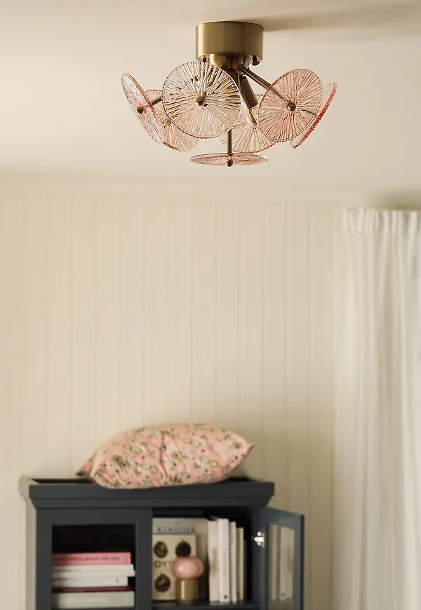 Fantastiskt fin Lampa som passar bra vid många olika tillfällen.