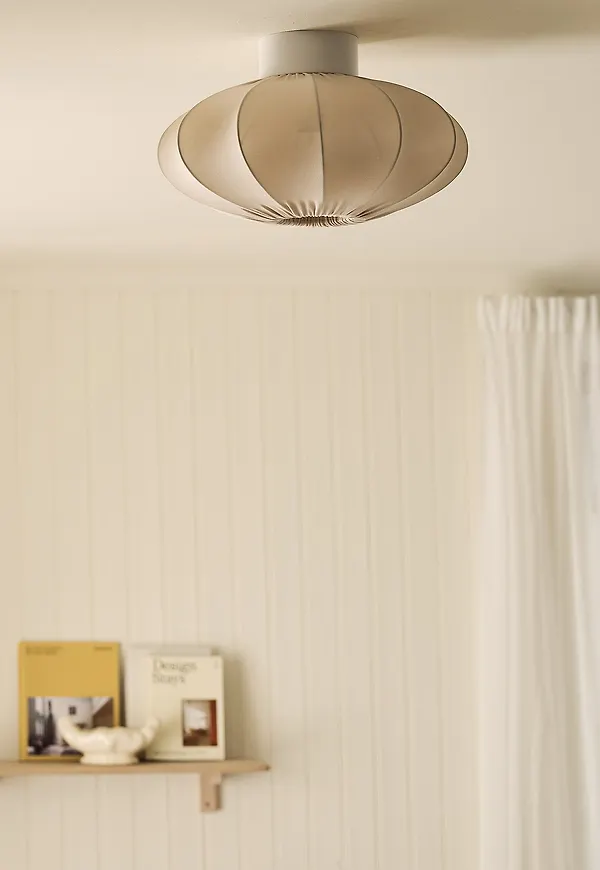 Jättesnygg Lampa som passar bra vid många olika tillfällen.