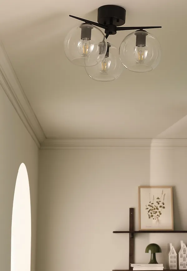 Fantastiskt fin svart lampa 2026 från Ellos Home.