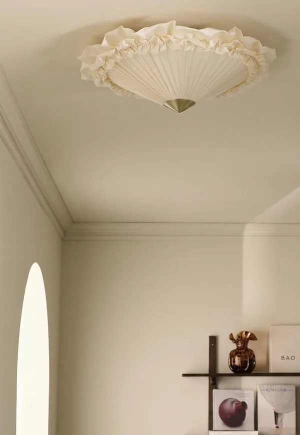 Exklusiv vit lampa 2026 från Ellos Home.