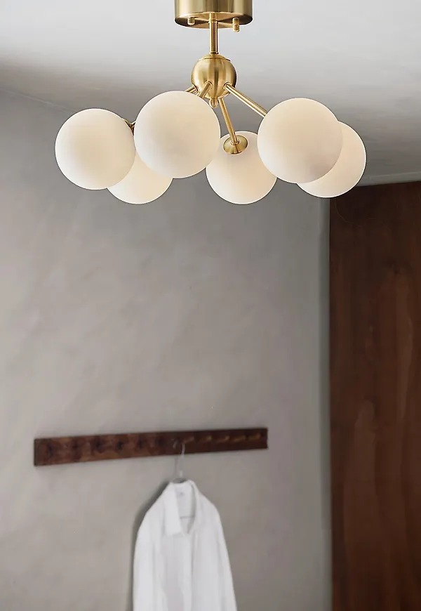 Jättesnygg lampa i svart från Ellos Home.