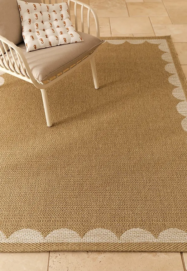 Beige Ellos Home-utomhusmatta i fantastiskt fin modell.