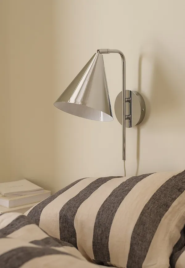 Riktigt fin vit lampa 2026 från Ellos Home.