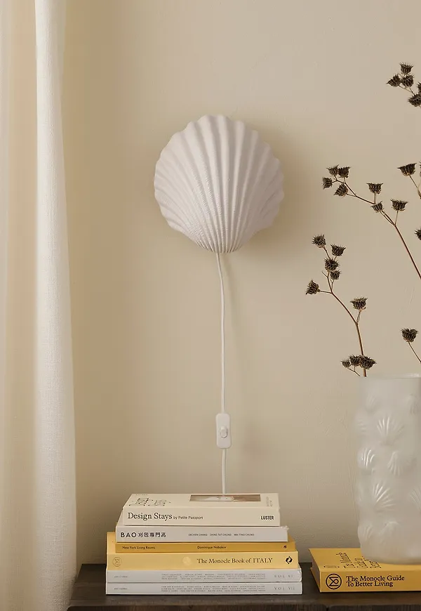 Klassisk vit lampa 2026 från Ellos Home.