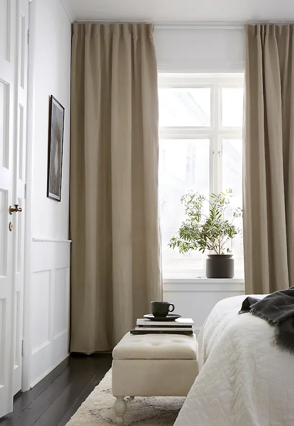 Klassisk beige gardin 2026 från Ellos Home.