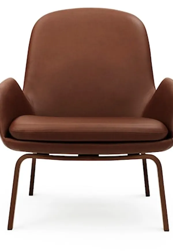 Fin brun fåtölj 2025 från Normann Copenhagen.
