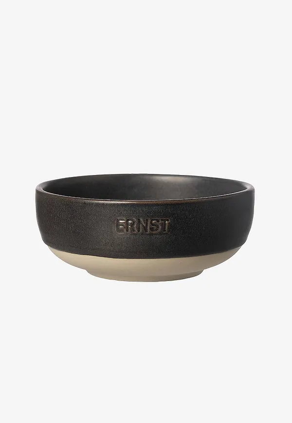 Svart ERNST-serveringsskål i otroligt fin modell.