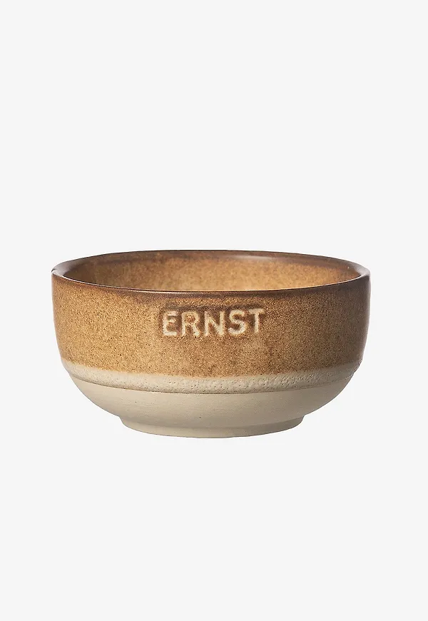 Brun ERNST-serveringsskål i söt modell.