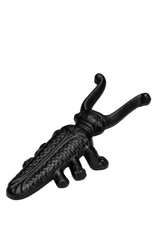 Jättesnygg svart hängare 2025 från Essem Design.