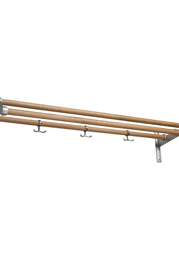 Riktigt trendig brun hylla i ek från Essem Design.