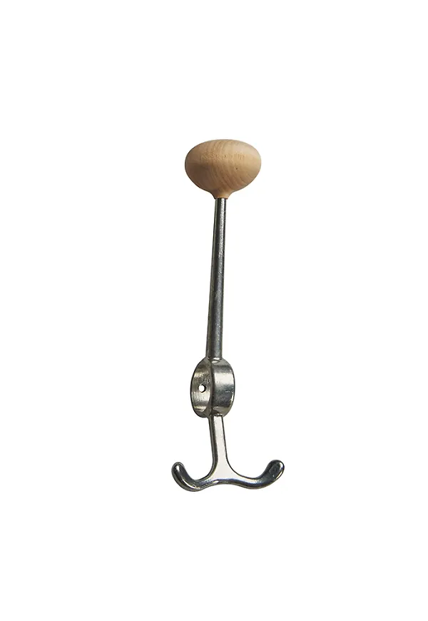 Jättefin hängare i silverfärgad färg gjord i aluminium.