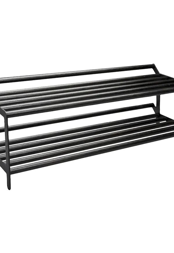 Skön svart hylla i ek från Essem Design.