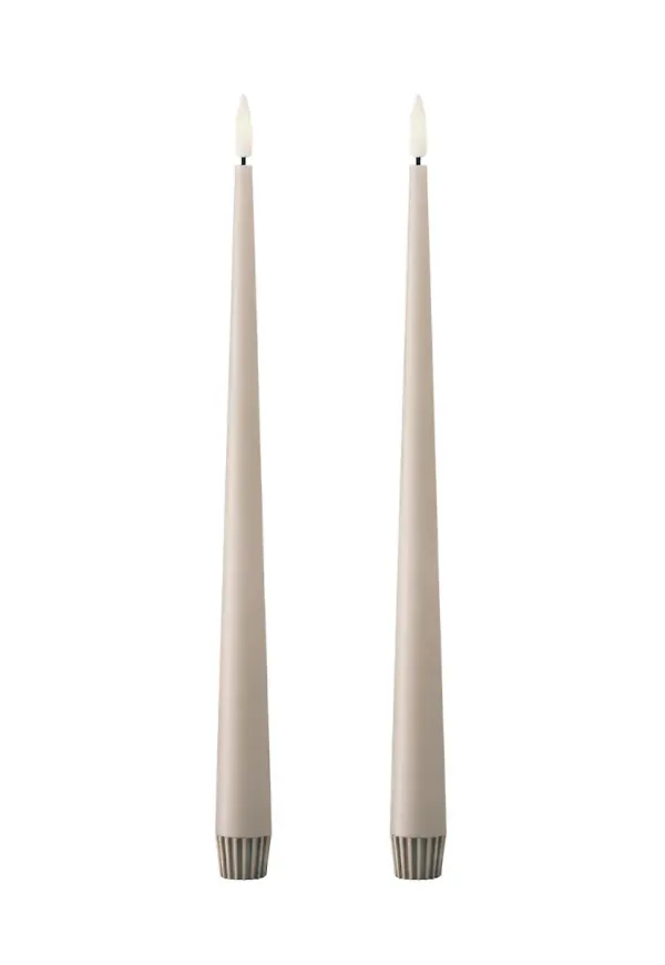 Riktigt trendig kronljus i beiget från ester & erik.