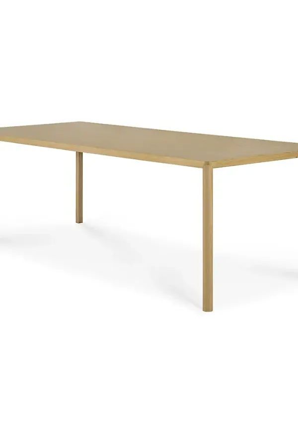 Ikonisk matbord i ek från Ethnicraft.