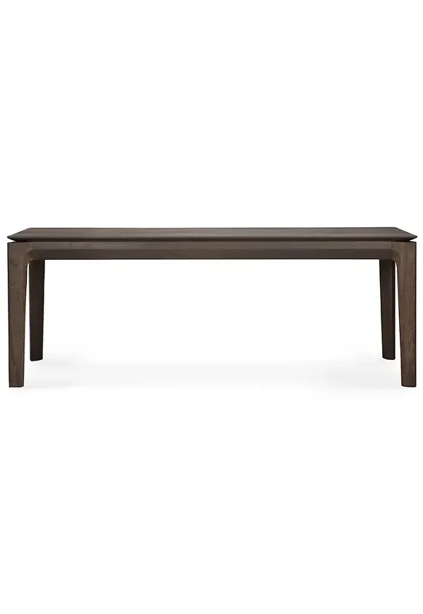 Moderiktig brun bänk i ek från Ethnicraft.