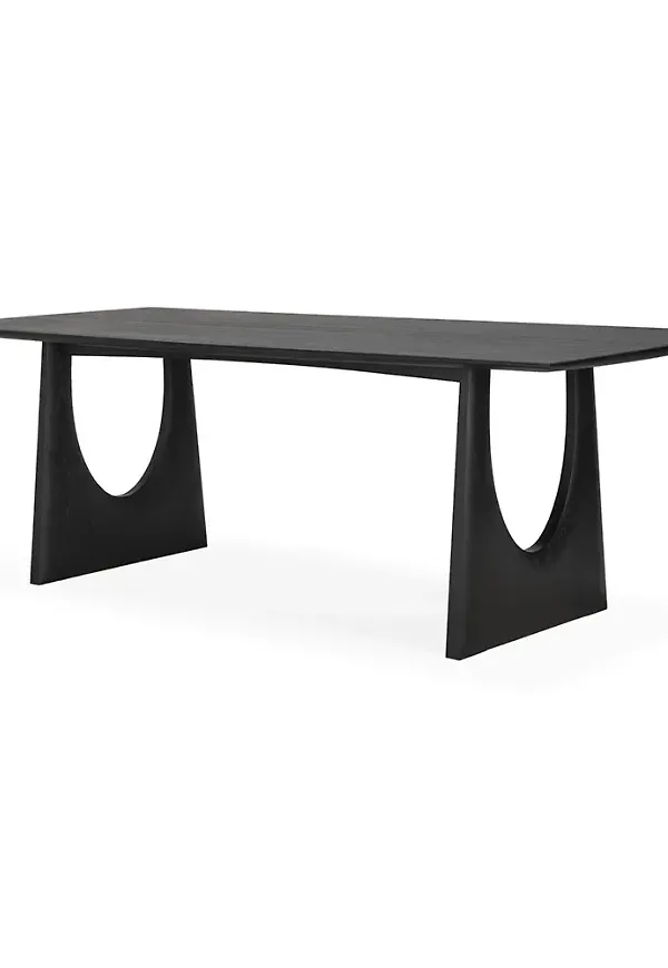 Moderiktig bord som passar bra vid många olika tillfällen.