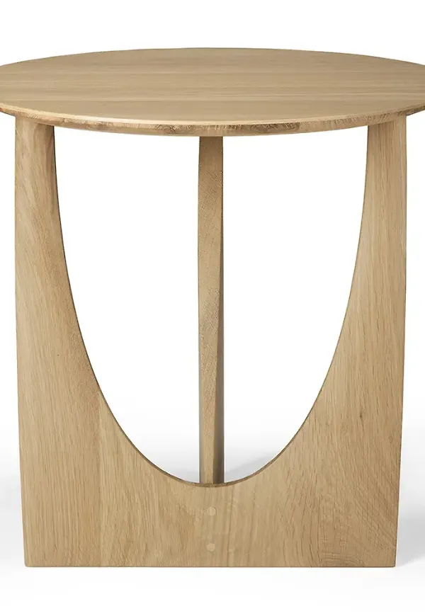 Härlig ekmatbord 2025 från Ethnicraft.