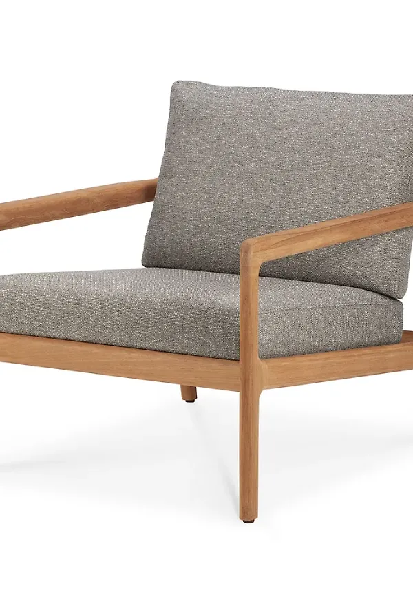 Härlig fåtölj i teak från Ethnicraft.