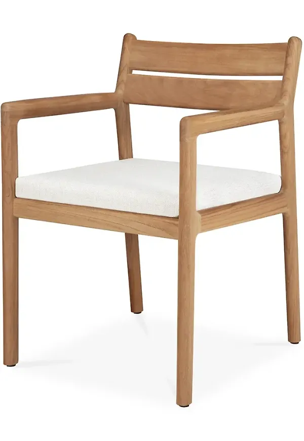 Söt karmstol i teak från Ethnicraft.