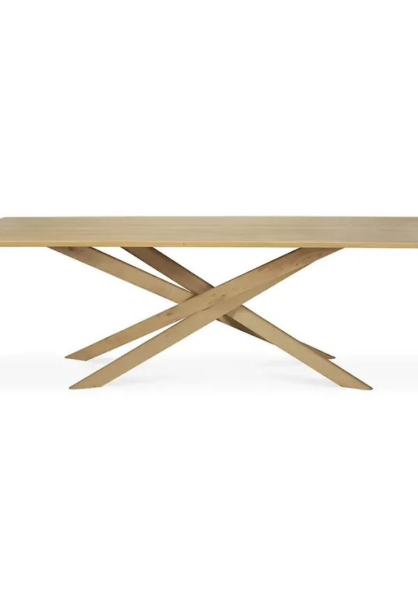 Stilriktig ekbord 2025 från Ethnicraft.