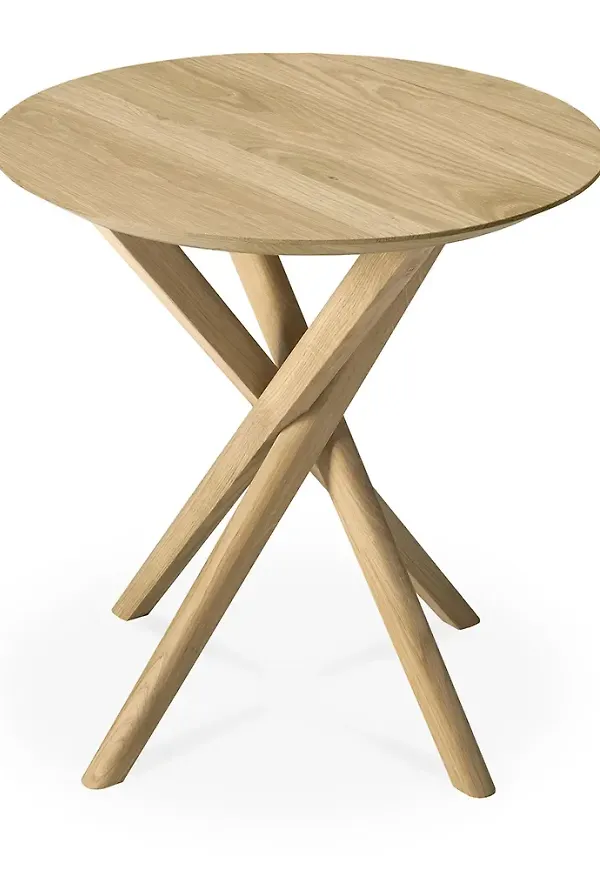 Jättefin ekbord 2025 från Ethnicraft.