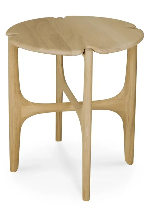 Supersnygg bord i ek från Ethnicraft.