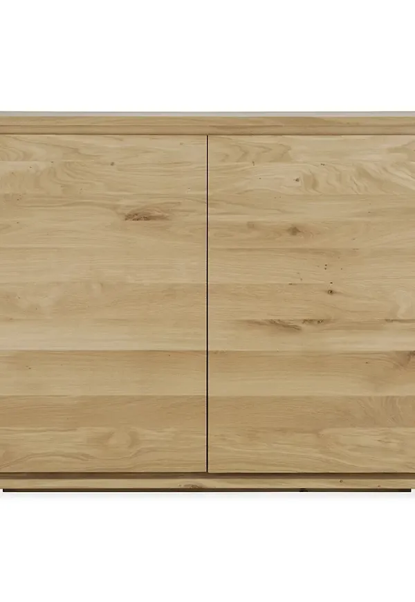 Fantastiskt snygg ekmöbel 2025 från Ethnicraft.