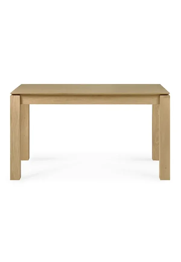 Stilren bord som passar bra vid många olika tillfällen.