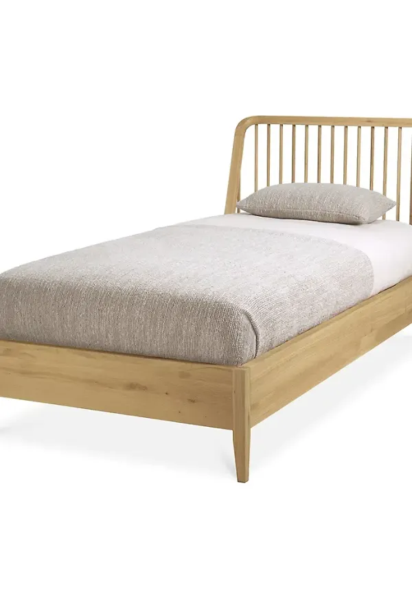 Otroligt snygg ekmöbel 2025 från Ethnicraft.