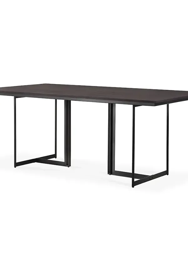 Elegant bord som passar bra vid många olika tillfällen.